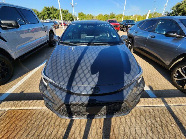 Used 2025 Toyota Corolla SE FWD image 2