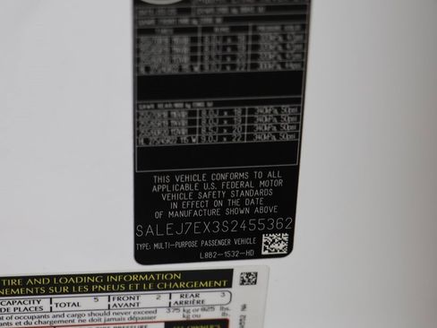 Used 2025 Land Rover Defender 110 S image 24