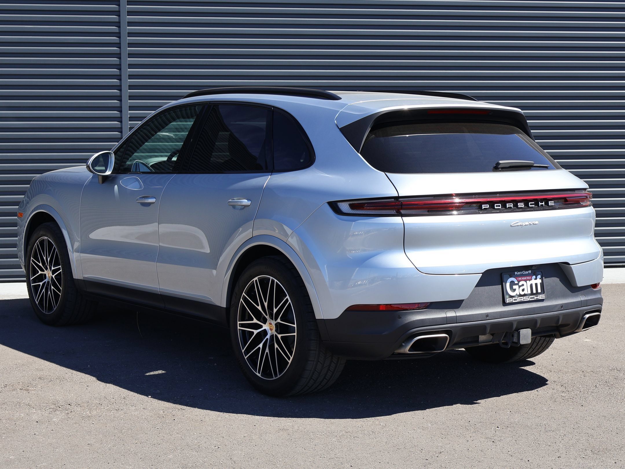 Used 2024 Porsche Cayenne AWD/4WD image 3