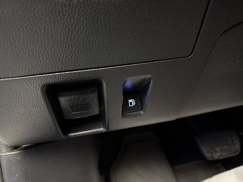 Used 2022 Toyota Highlander XLE image 16