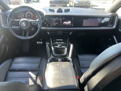 Used 2024 Porsche Cayenne S w/ Premium Package Plus (PP1) image 17