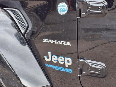 Used 2022 Jeep Wrangler Unlimited Sahara w/ Cold Weather Group image 25