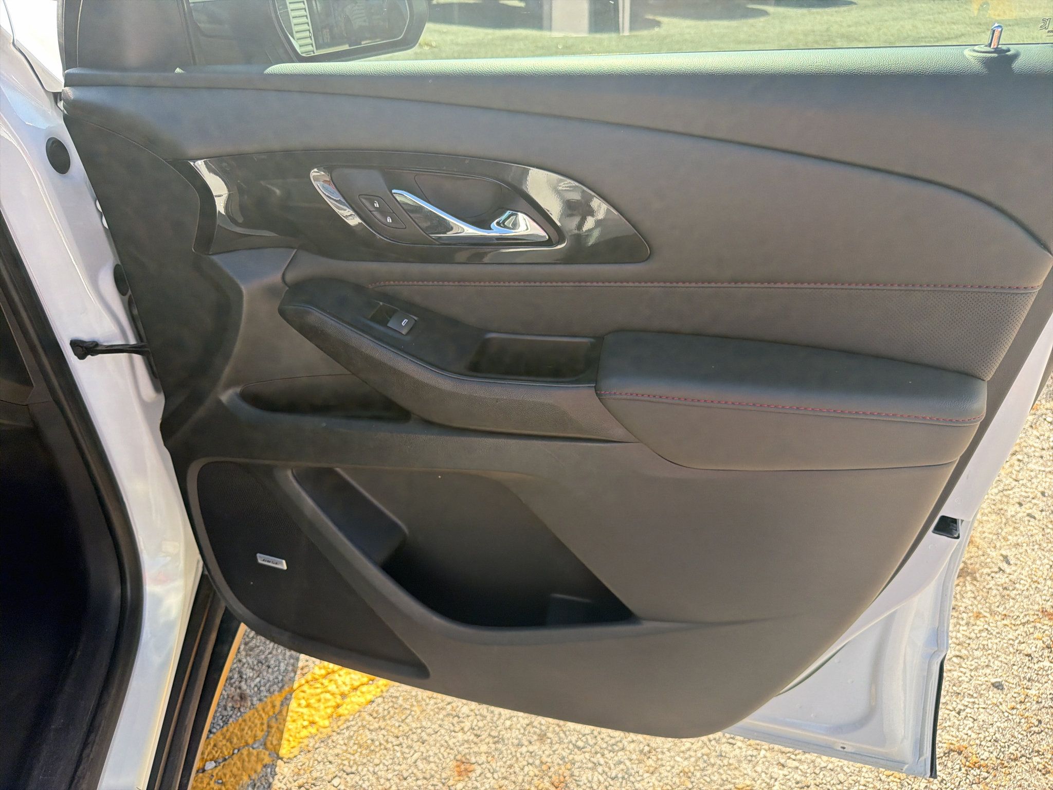 Used 2023 Chevrolet Traverse RS FWD image 14
