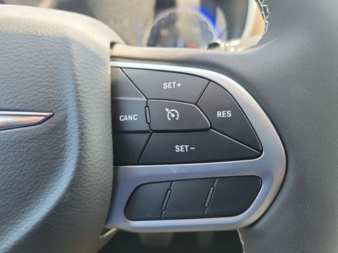 Used 2023 Chrysler Voyager LX FWD image 18