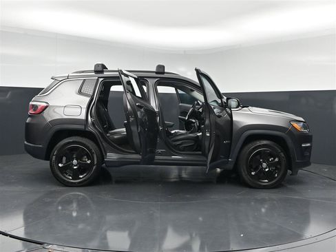 Used 2019 Jeep Compass Latitude AWD/4WD image 40