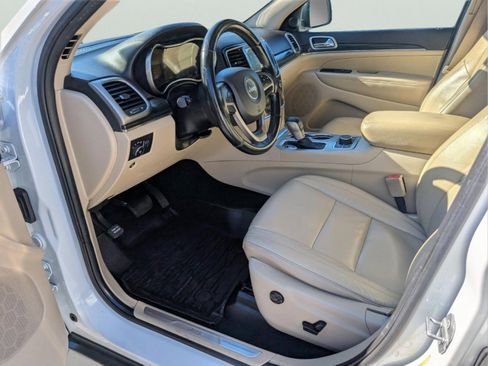 Used 2019 Jeep Grand Cherokee Limited image 11