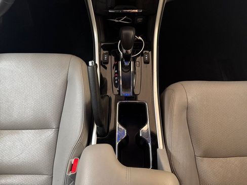 Used 2017 Honda Accord Touring image 25