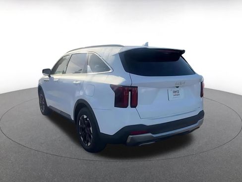 Used 2024 Kia Sorento S FWD image 11