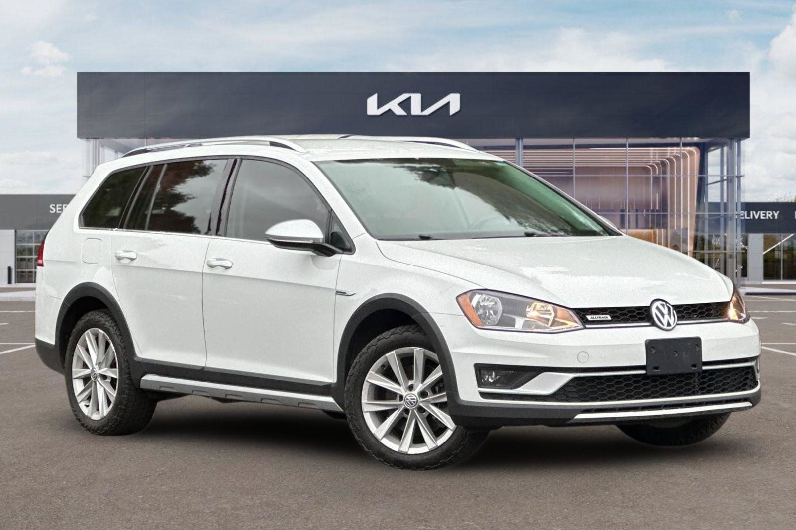 Used 2017 Volkswagen Golf Alltrack S AWD/4WD image 2