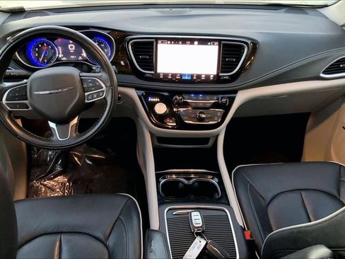 Used 2022 Chrysler Pacifica Limited FWD image 15