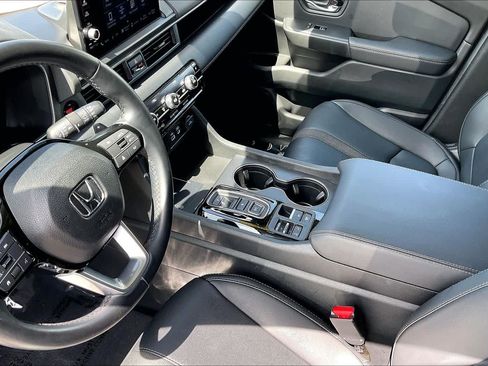Used 2025 Honda Pilot EX-L image 17