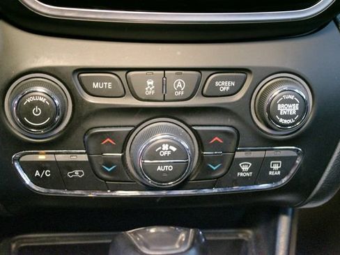 Used 2020 Jeep Cherokee Limited AWD/4WD image 26
