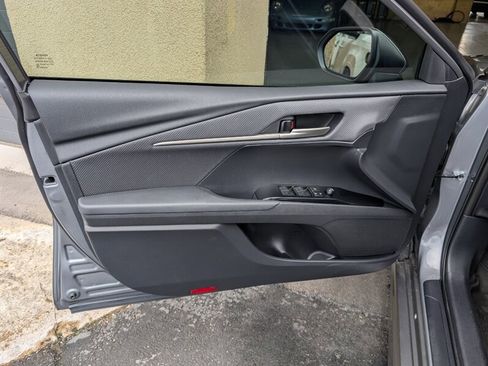Used 2025 Toyota Camry SE w/ Convenience Package FWD image 18