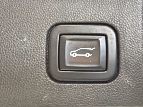 Used 2021 Chevrolet Equinox LT image 19