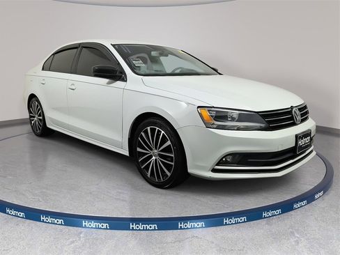 Used 2016 Volkswagen Jetta Sport image 4