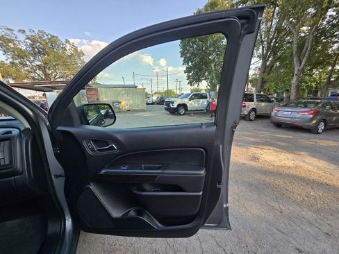 Used 2018 GMC Canyon SLE image 24