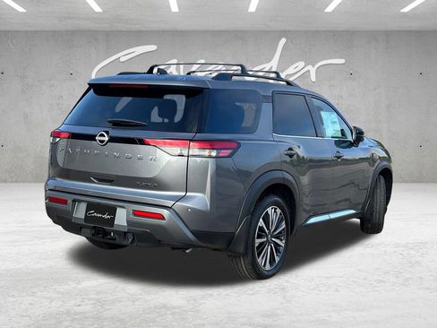 New 2026 Nissan Pathfinder Platinum FWD image 17