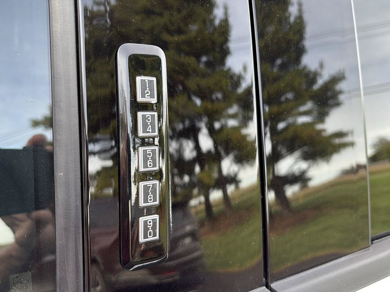 Used 2024 Ford F250 XLT w/ FX4 Off-Road Package AWD/4WD image 28