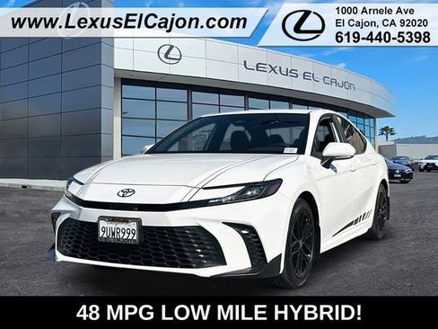 Used 2025 Toyota Camry SE w/ Convenience Package image 1