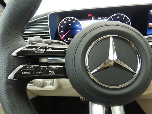 New 2026 Mercedes-Benz GLS 580 4MATIC image 11