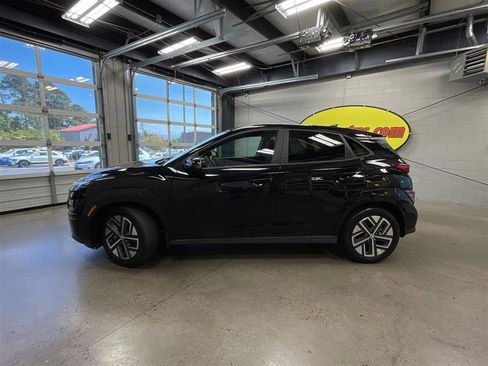Used 2023 Hyundai Kona SEL FWD image 2