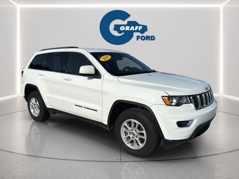 Used 2019 Jeep Grand Cherokee Laredo AWD/4WD image 4