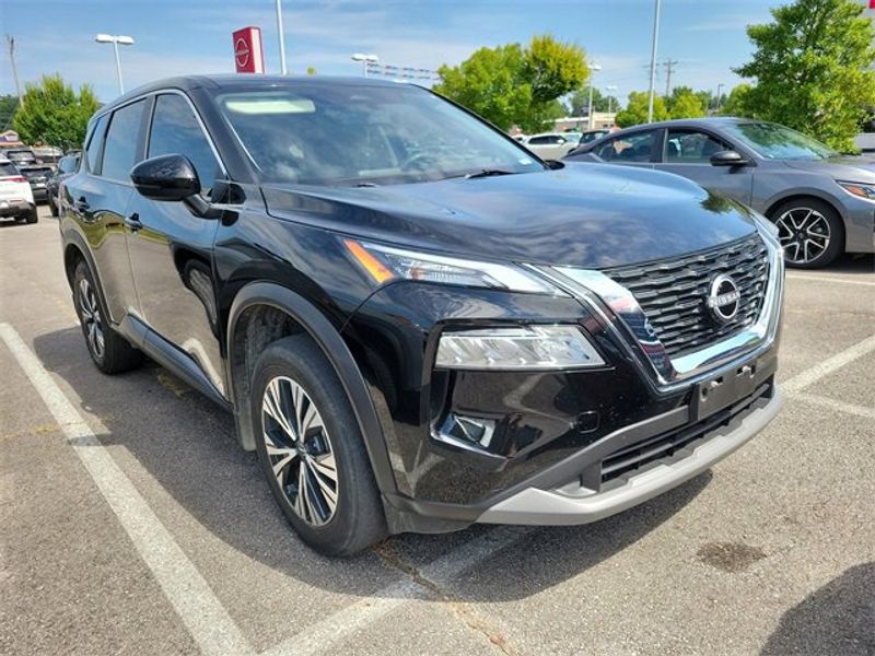 Certified 2023 Nissan Rogue SV image 1