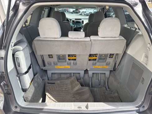 Used 2012 Toyota Sienna LE image 5