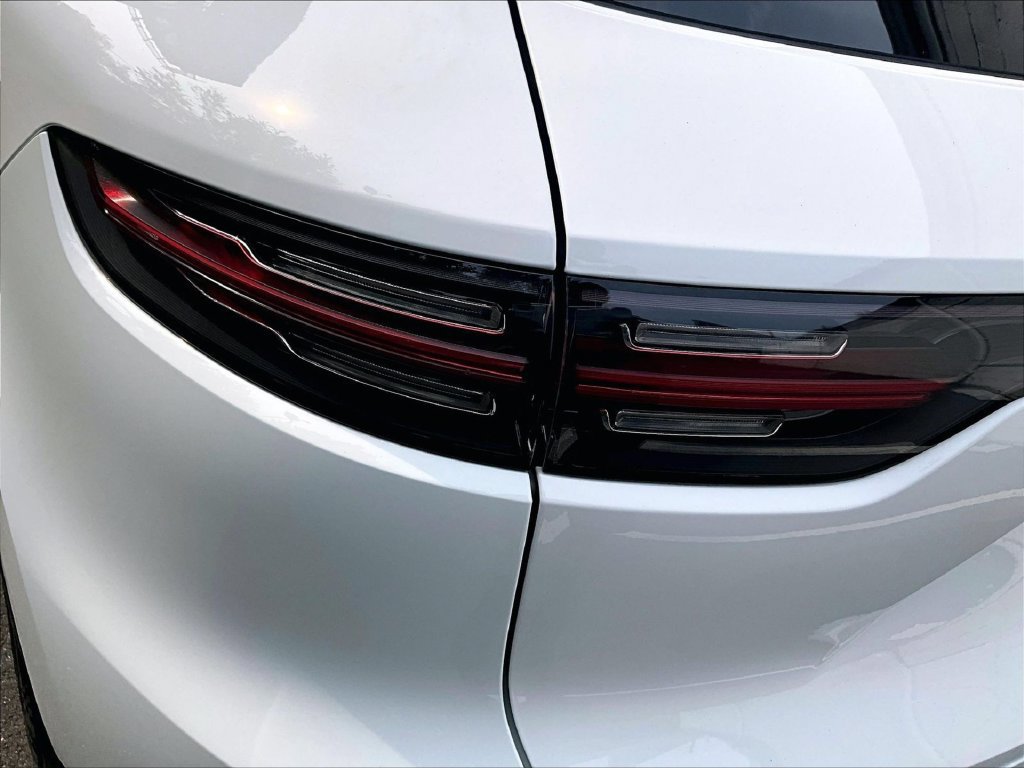 Certified 2023 Porsche Cayenne AWD/4WD image 31