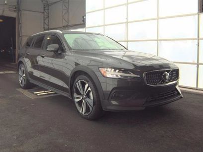 Used 2025 Volvo V60 B5 Cross Country Plus