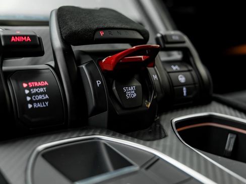 Used 2023 Lamborghini Urus Performante AWD/4WD image 22