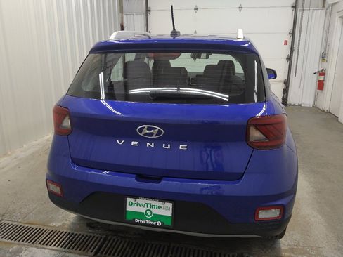 Used 2025 Hyundai Venue Limited FWD image 7