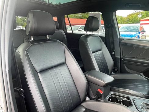 Used 2022 Volkswagen Tiguan SE R-Line image 10