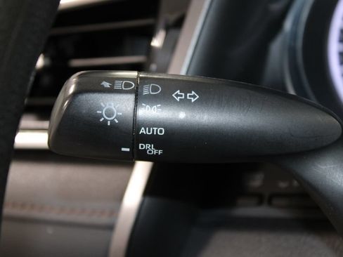 Used 2018 Toyota Camry LE FWD image 32