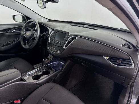 Used 2017 Chevrolet Malibu LT image 27