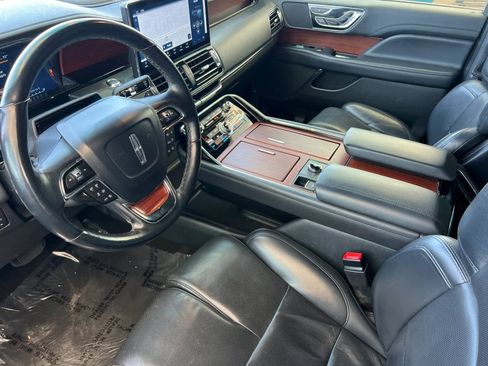 Used 2023 Lincoln Navigator Reserve image 12