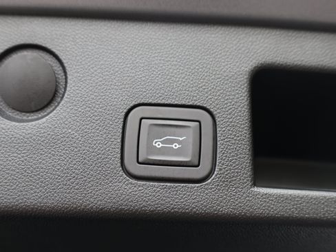 Used 2025 Chevrolet Equinox ACTIV w/ Safety and Technology Package AWD/4WD image 6