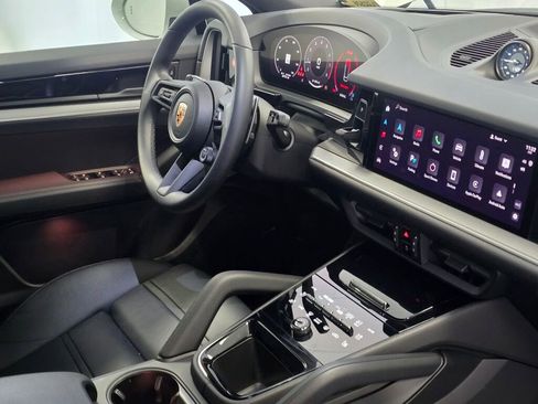 Certified 2025 Porsche Cayenne Coupe image 31