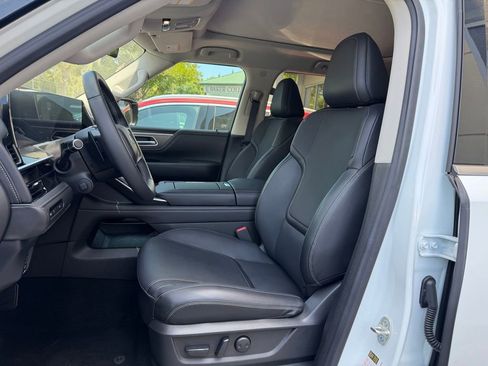 Certified 2025 INFINITI QX80 Pure image 4