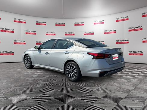 Used 2024 Nissan Altima 2.5 SV image 5