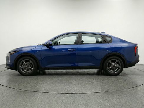 Used 2025 Kia K4 LXS FWD image 5