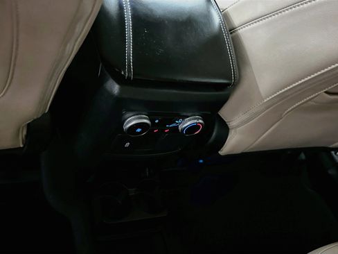 Used 2023 Ford Explorer Limited AWD/4WD image 28