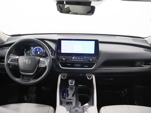 Used 2024 Toyota Grand Highlander XLE image 14