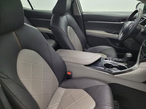 Used 2018 Toyota Camry XLE image 21