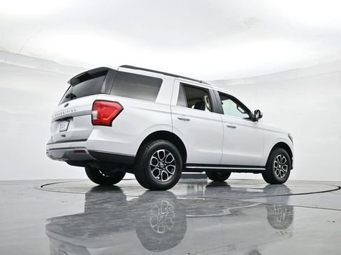 Certified 2022 Ford Expedition XLT image 38
