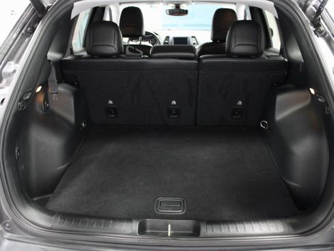 Used 2020 Jeep Cherokee Latitude Plus w/ Comfort/Convenience Group AWD/4WD image 13