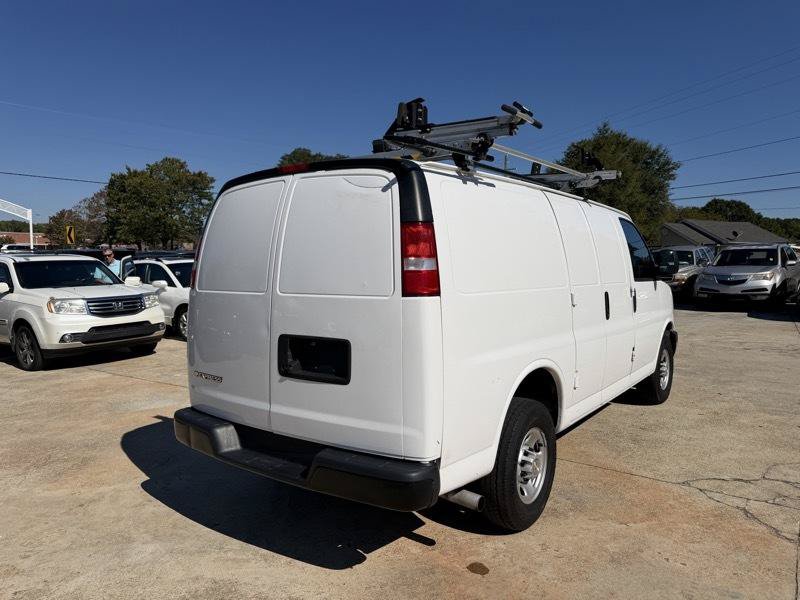 Used 2022 Chevrolet Express 3500 w/ Driver Convenience Package RWD image 5