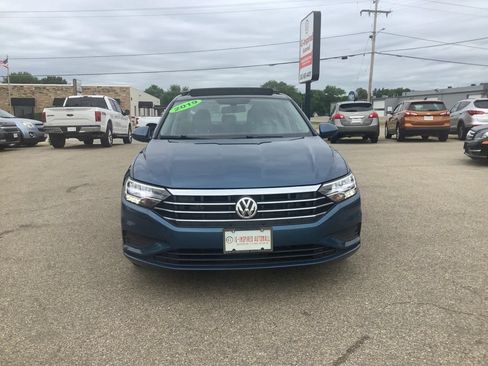 Used 2019 Volkswagen Jetta SE w/ Cold Weather Package FWD image 3