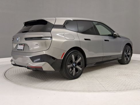 Used 2023 BMW iX xDrive50 w/ Sport Package AWD/4WD image 7