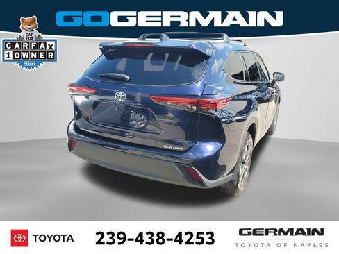 Used 2022 Toyota Highlander XLE AWD/4WD image 10